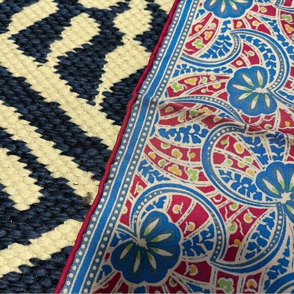 Allen Edmonds Silk Pocket Square - Picture 6 of 10